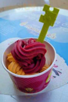 Menchie's Frozen Yogurt food