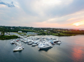 Champlin's Marina Resort food