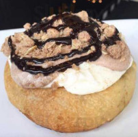 Cinnaholic food