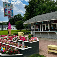 Ice Cream On The Greens outside