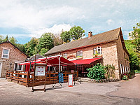 La Vieille Auberge Du Lac outside