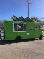 Mudbug Cajun Po' Boys outside