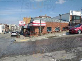 Mike And Tony's Gyros outside