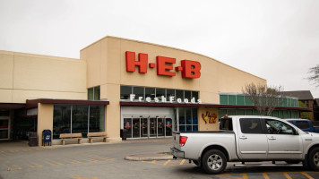 H-e-b outside