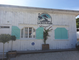 La Petite Playa outside