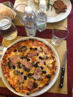 Giardino Pizzeria food