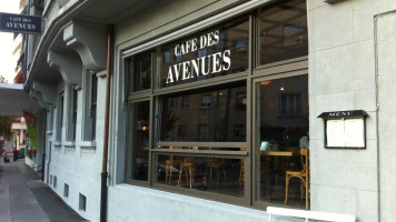 Cafe Des Avenues inside