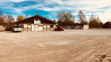 Sharptail Motor Inn food