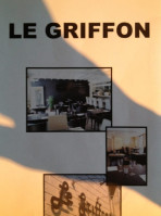 Le Griffon outside