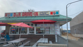 D & R Drive-In inside