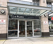 La Ruota Pizzeria inside