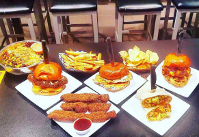 FLIGHTS SPORTS GRILL food