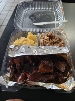 Bonnie B's Smokin Bbq food