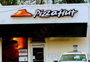 Pizza Hut outside