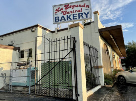 La Segunda Central Bakery outside