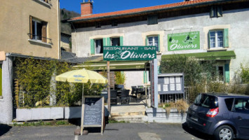 Une Table Au Sud outside