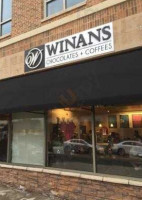 Winans Chocolate Coffee outside