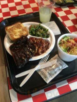 Hogwild Pit Bar-B-Q food