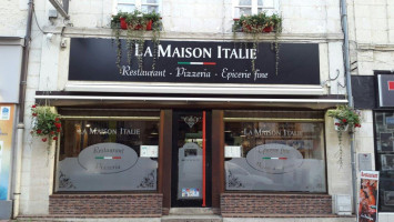 la maison italie outside