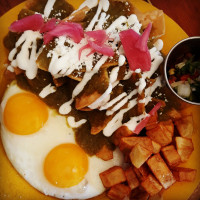 Los Cuervos Taqueria Y Cantina food