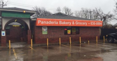 Panaderia Mexico Bakery outside