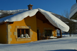 La Casona De Cerdeno outside