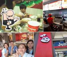 Jollibee outside