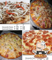 Alberto's Pizza food