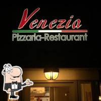 Pizza Venezia food