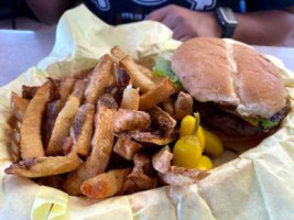 Cousin's Burgers food