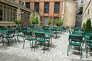 Café Cour outside