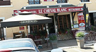 Le Cheval Blanc outside