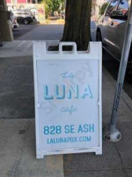 La Luna Cafe outside