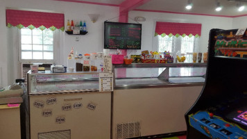 Hillside Sweet Shoppe inside