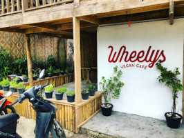 Café Honest Siargao [by Wheelys Ph] outside