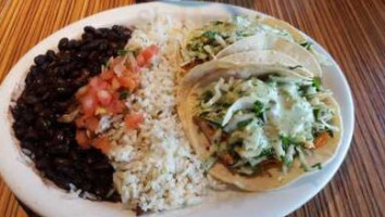 Wahoo's Fish Tacos food