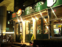 Freshness Burger outside