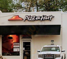 Pizza Hut outside