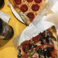 Saba's Pizza food