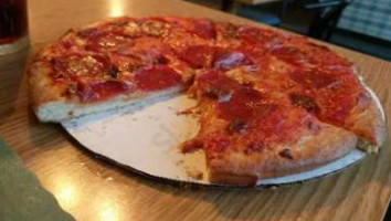 Maurizio's Pizza North food