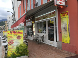 Pizza La Frontiere inside