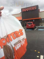 Hooters outside