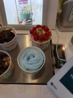 Yogurtland Carson food