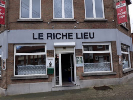 Le Riche Lieu outside