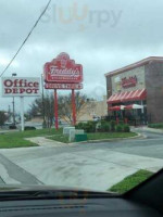 Freddy's Frozen Custard Steakburgers outside