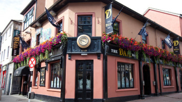 The Dáil outside