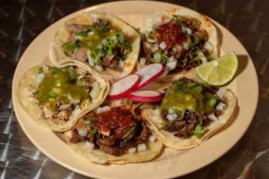 Joliza's Tacos inside