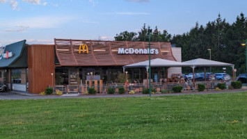 Mcdonald's outside