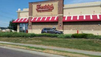 Freddy's Frozen Custard Steakburgers outside