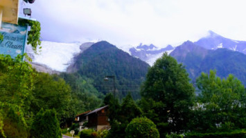 La Cremerie Des Aiguilles outside